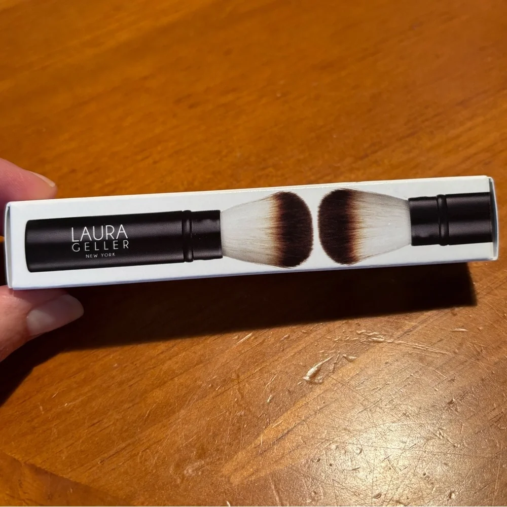 Laura Geller Retractable Powder Brush